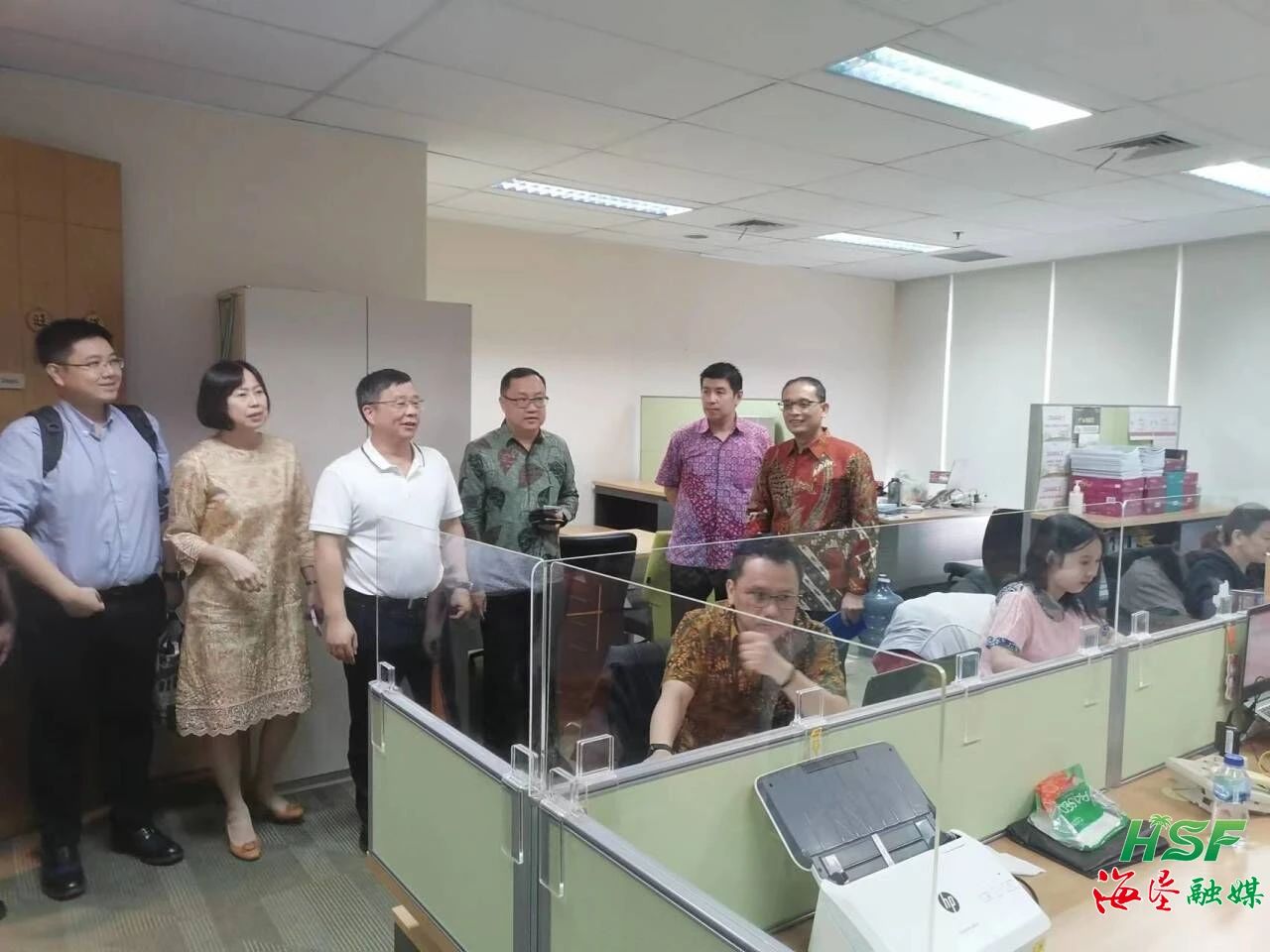 包洪文一行到KM公司调研。